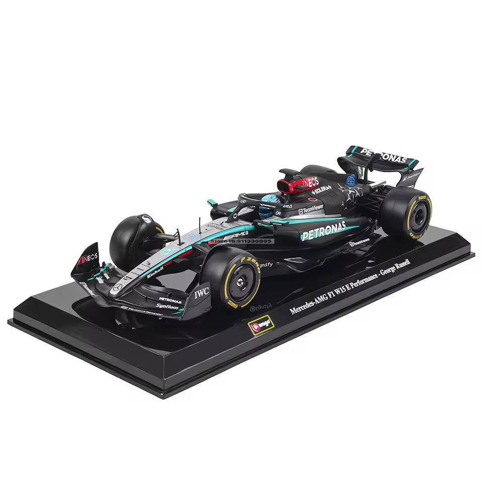 Bburago 1/24 Scale Mercedes AMG W15 Lewis Hamilton