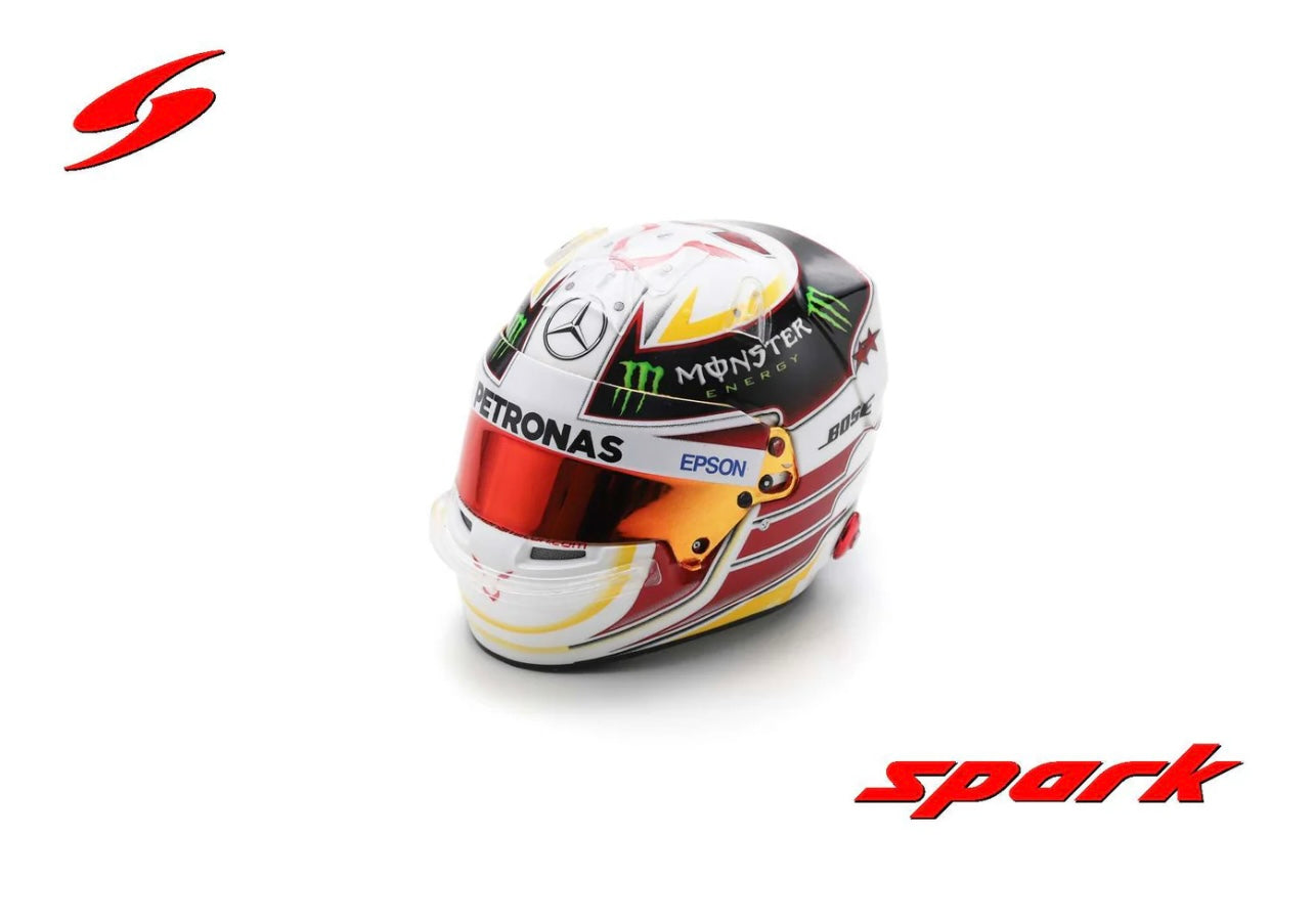 Lewis Hamilton Helm Helmet 1:2 2015 Mercedes AMG Formel 1 in Baden-Württemberg - Rutesheim Lewis Hamilton Helm Helmet 1:2 2015 Mercedes AMG Formel 1 in Baden-Württemberg - Rutesheim